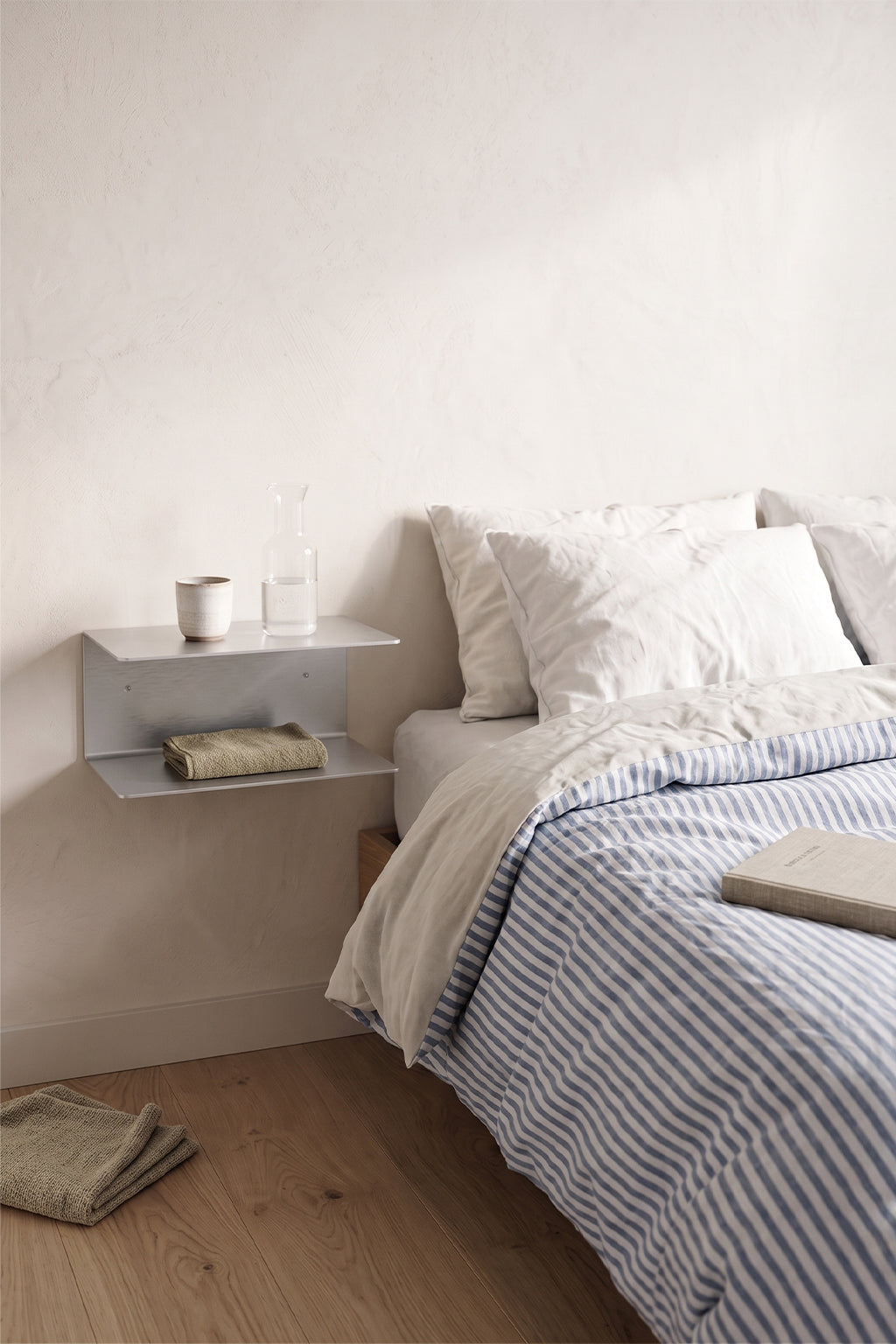 LURA_3 | Coffee table, 80 cm with shelf
